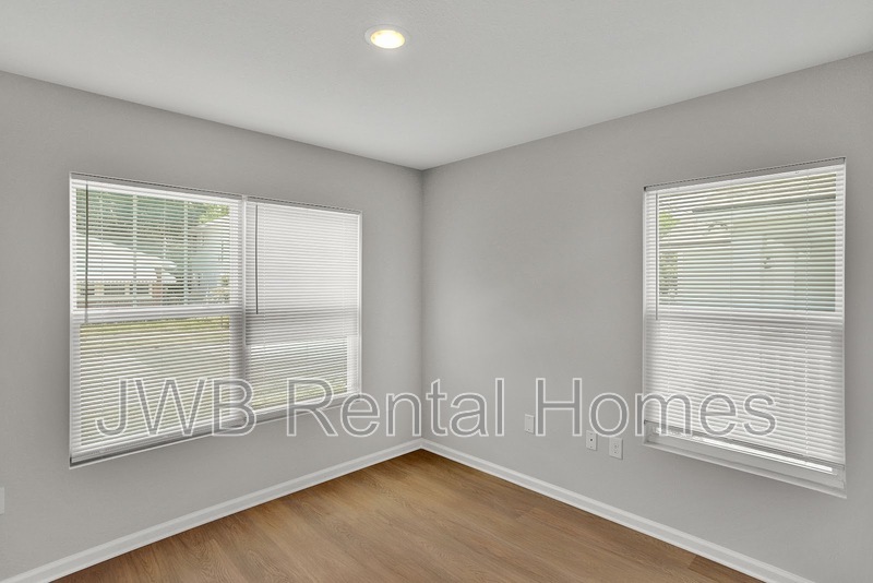 Building Photo - 2117 Moncrief Rd