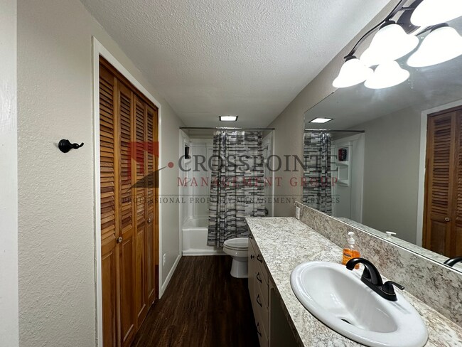 Building Photo - Available Now! 2 Bedroom 1 Bath Across fro...