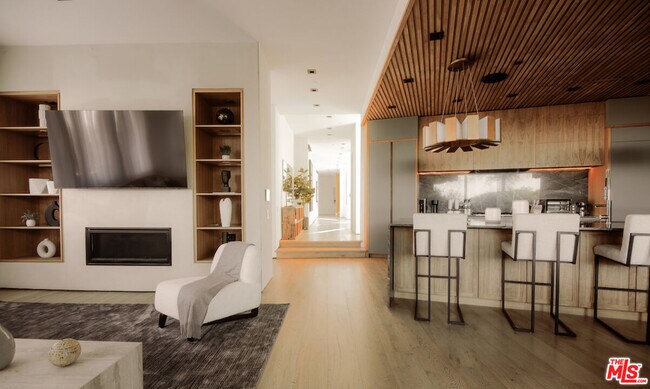 Building Photo - 13331 Mulholland Dr