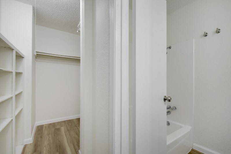 Building Photo - 6803 Woodhue Dr