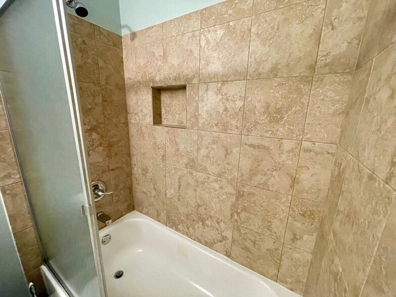 Building Photo - Super cute One Level Home in Auburn