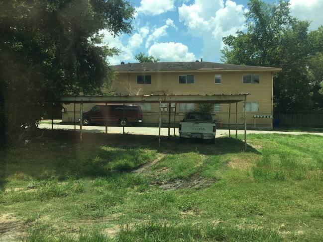 Primary Photo - 209 E Gonzales St