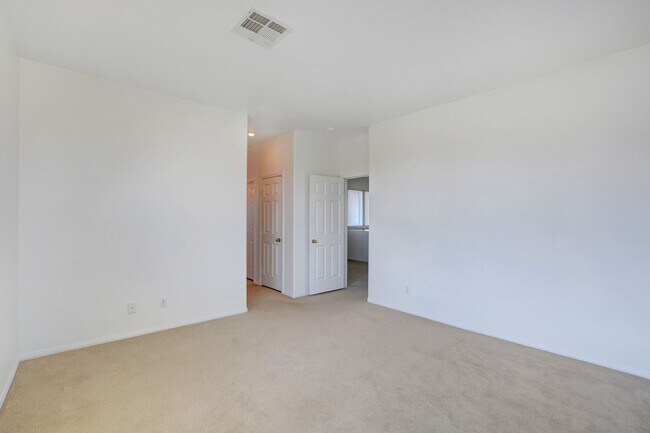 Building Photo - Beautiful 4-Bedroom Home in Gated Summerli...