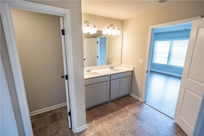 Building Photo - 3657 Princeton Ave