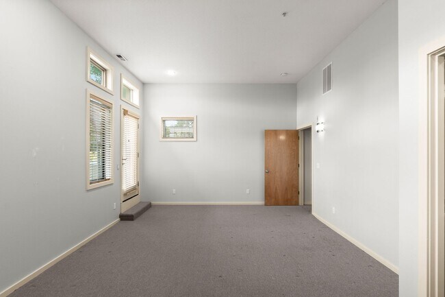 Building Photo - Beautiful 2 Bedroom Townhome in N Portland