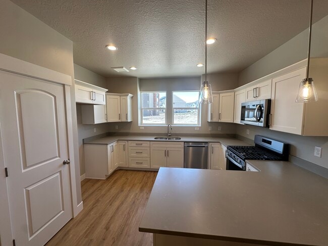 Building Photo - 1607 Stark Dr