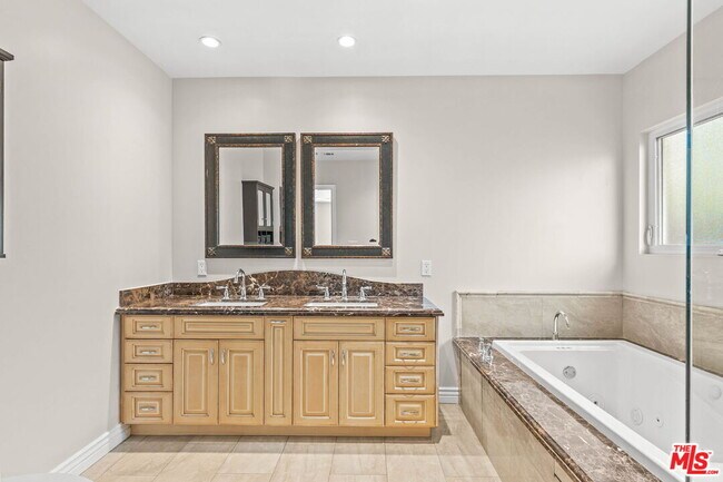 Building Photo - 5027 Ledge Ave