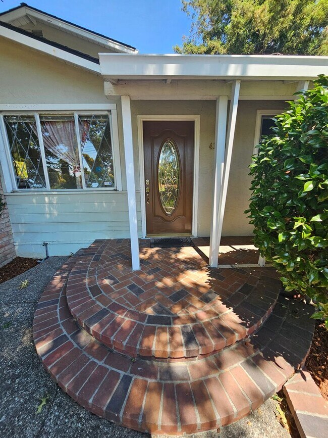Building Photo - REGAL 4 Bed/3 Bath Home in FREMONT