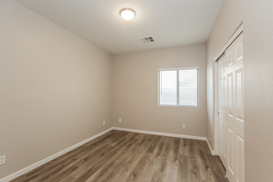 Building Photo - 9416 W Odeum Ln