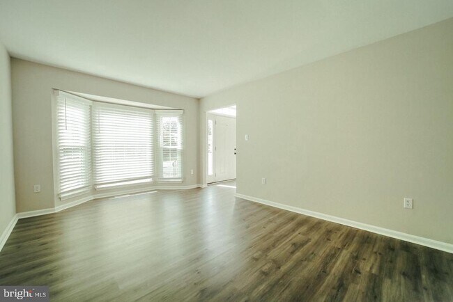 Building Photo - 5702 Cambridge Dr