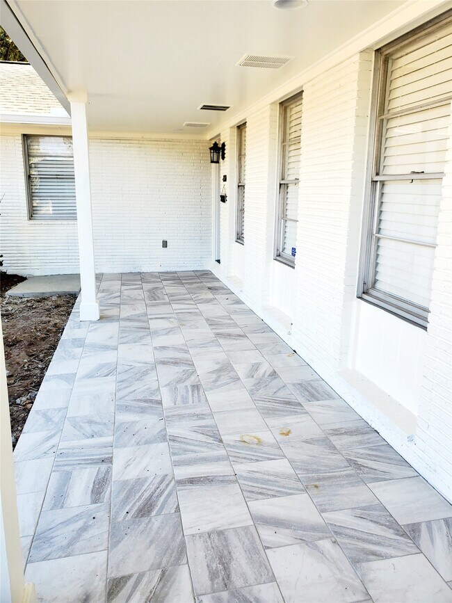 Building Photo - 7953 Ridgeview Dr