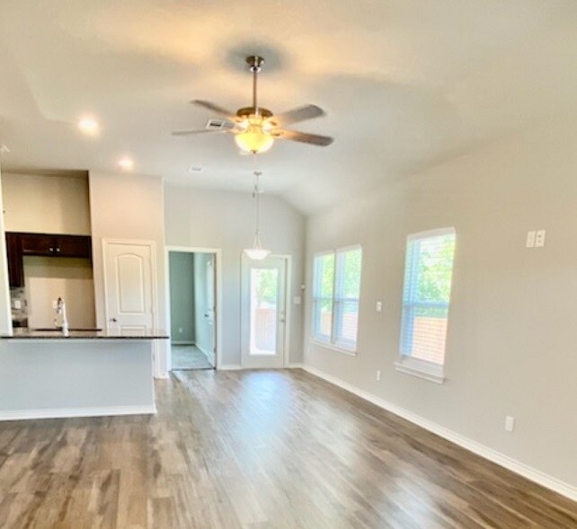 Entry - 1512 Dansby St