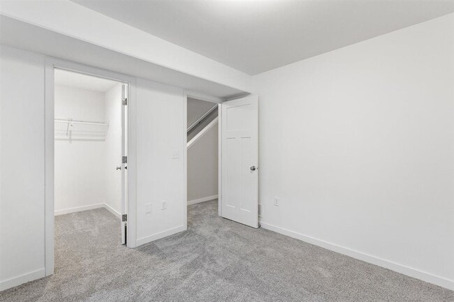 Building Photo - 624 Catherine Dr