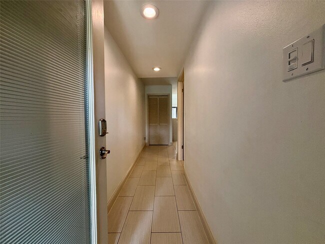 Building Photo - 12900 Walden Rd