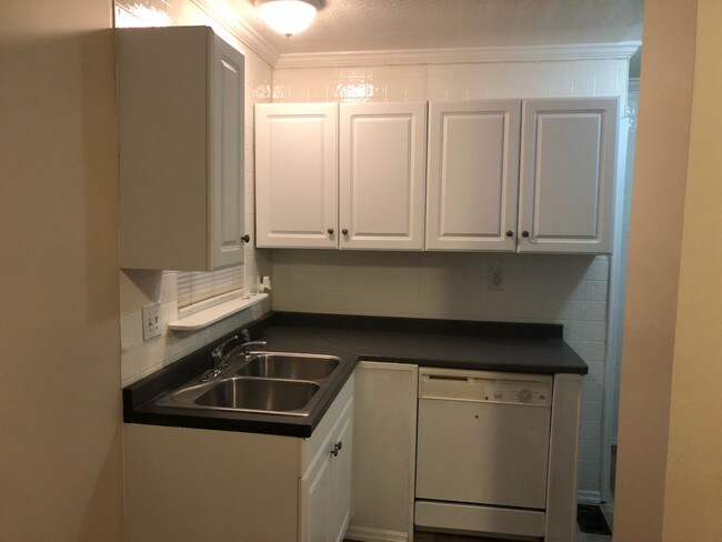 Building Photo - 2471 Center St