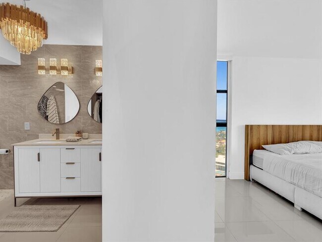 Building Photo - 20515 E Country Club Dr