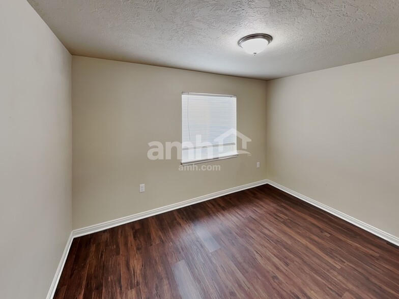 Building Photo - 4968 W Diamondback Dr