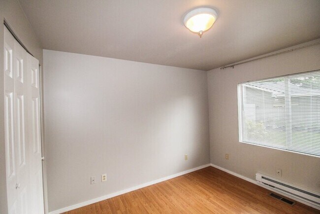 Building Photo - 3233 54th St SW