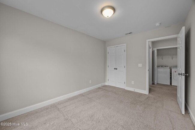 Building Photo - 211 N Stingray Ln