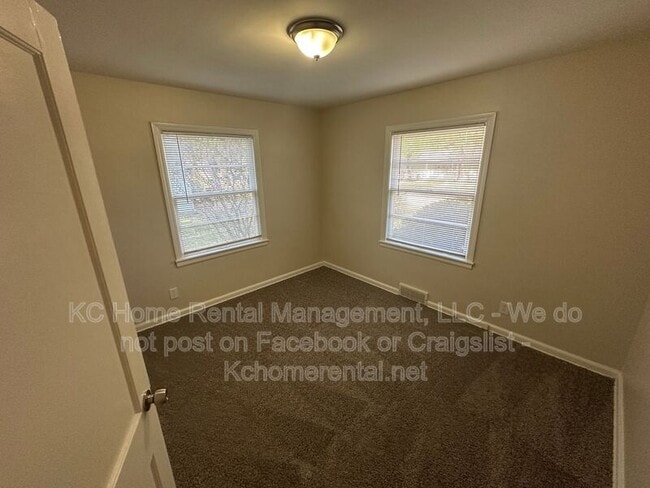 Building Photo - 6401 W 72nd Terrace