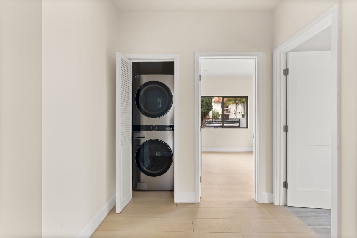 Building Photo - 5670 Lexington Ave