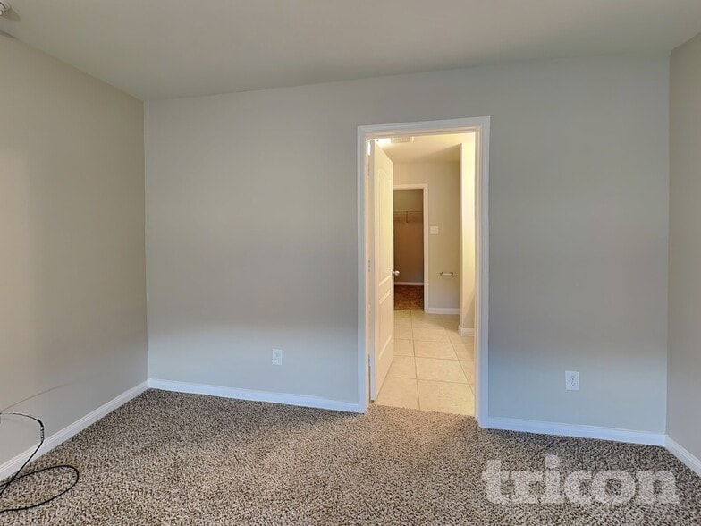 Building Photo - 108 Rushmore Ln