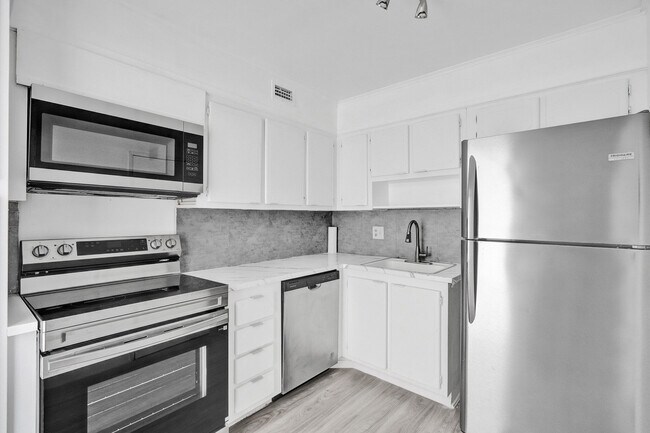 Building Photo - 2841 NE 163rd St