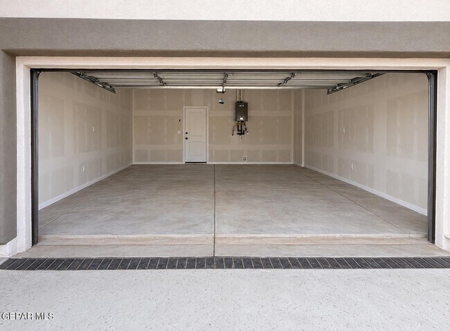 Building Photo - 7421 Rio Rimac Dr