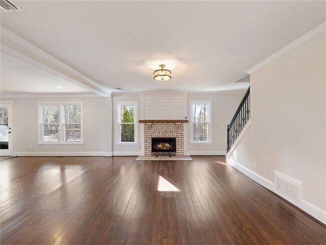 Building Photo - 3965 Hamilton View Way NE