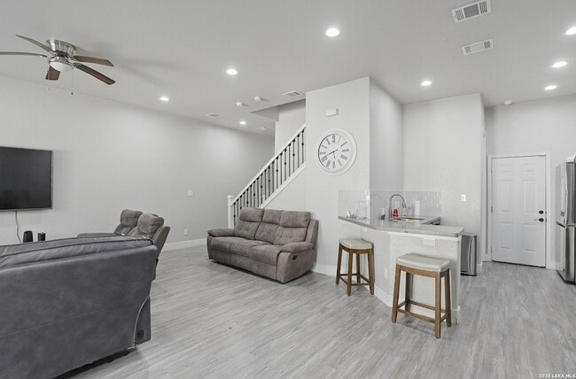 Building Photo - 164 Ave Ventana