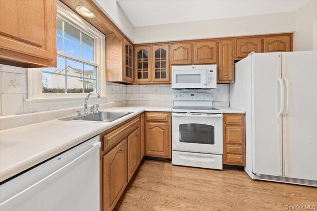 Building Photo - 1736 Central St