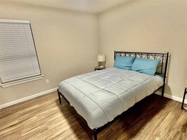 Building Photo - 203 Gray St