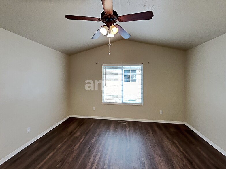 Building Photo - 2098 Blossom St