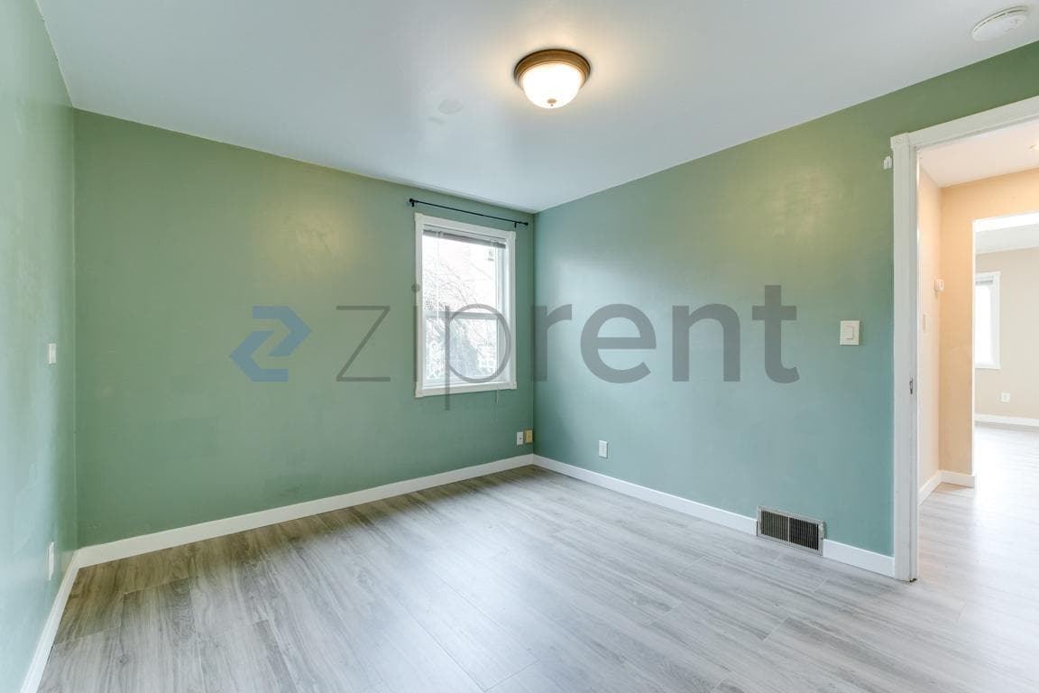 Building Photo - 3733 88th Ave SE