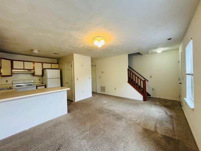 Building Photo - 824 Patrick Henry Dr