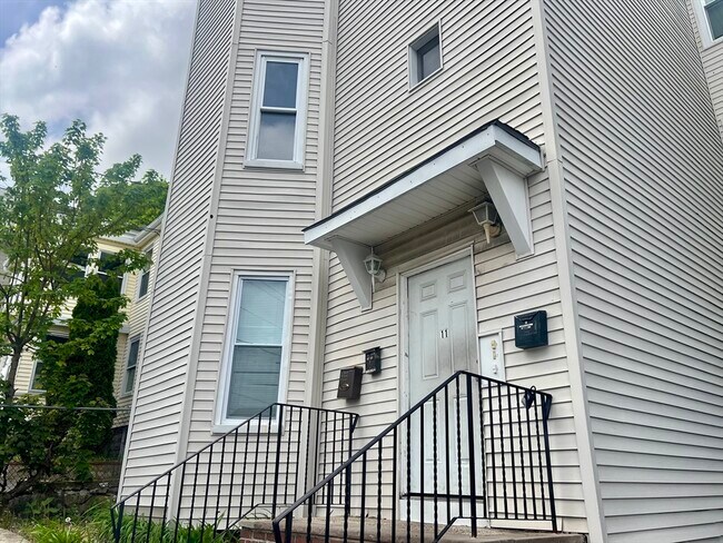 Building Photo - 11 Hutchinsons Ct