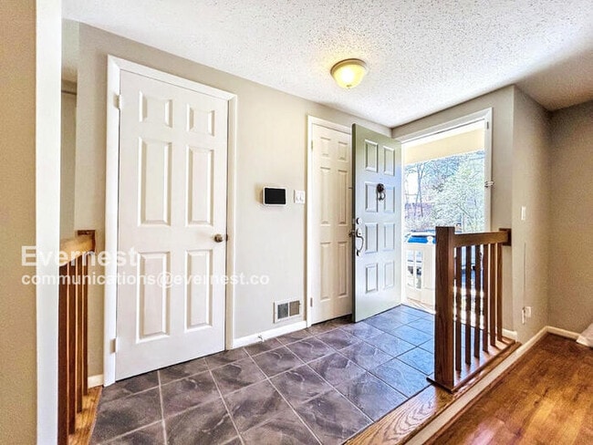 Building Photo - 1654 Oak Spring Way
