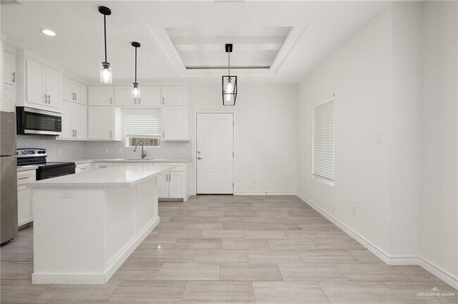Building Photo - 913 W Kohala Ave