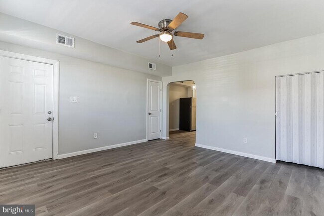 Building Photo - 1223 Simms Pl NE