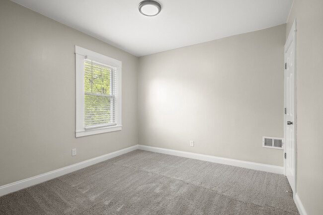 Building Photo - 2909 Fischer St
