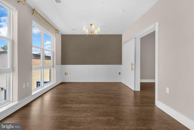 Building Photo - 1800 Mt Vernon Ave