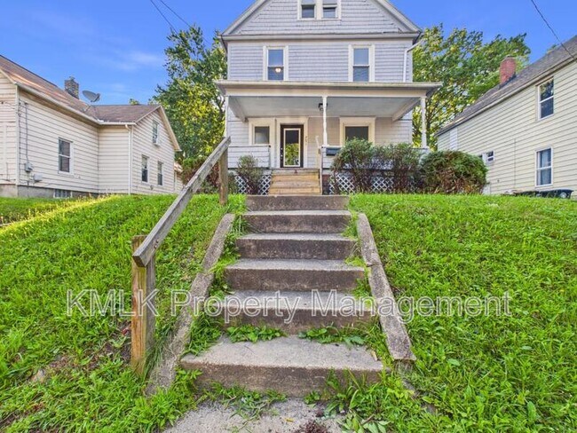 Building Photo - 701 Kling St