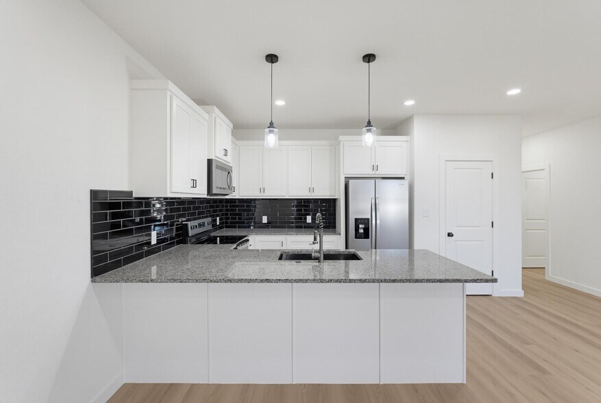 Building Photo - 7659 Lake Ridge Pky