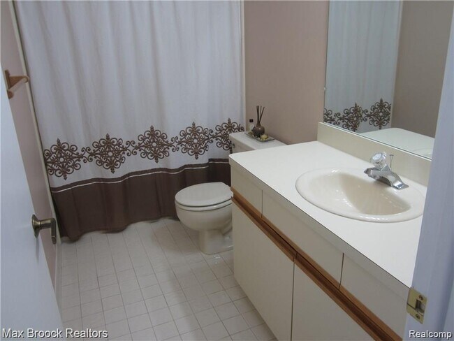 Building Photo - 4250 Breckenridge Dr