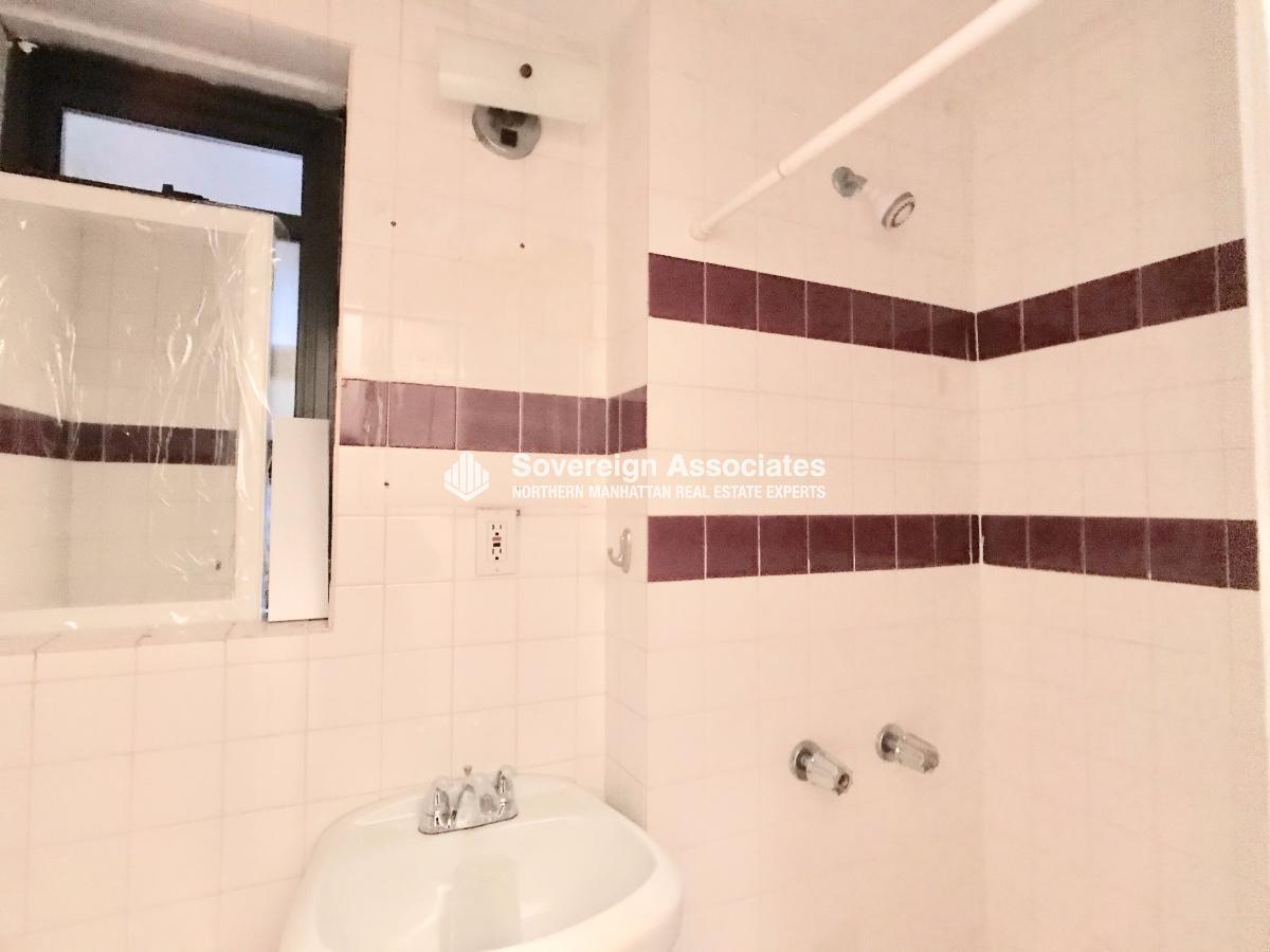 Building Photo - 405 W 49th St