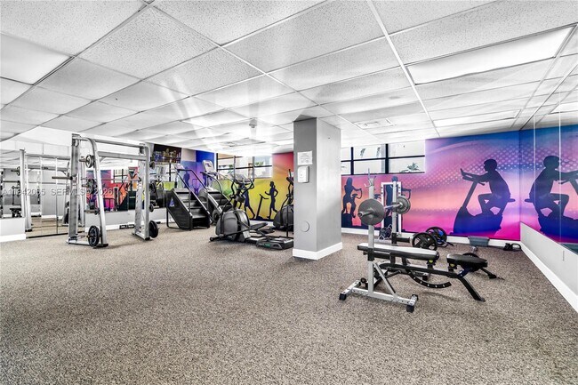 Building Photo - 200 Leslie Dr