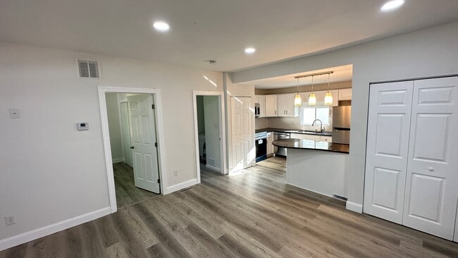 Building Photo - 422 Elbo Ln