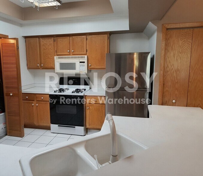 Building Photo - 2752 Autumnwood Ln
