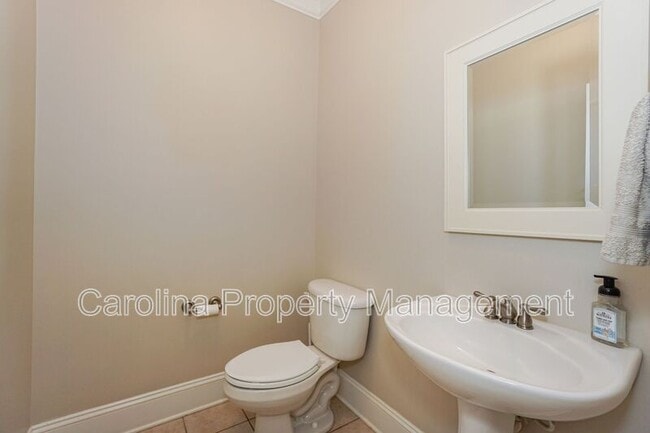 Building Photo - 181 Streamside Pl