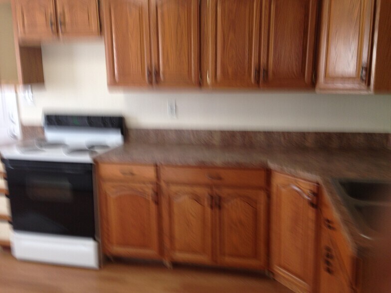 Building Photo - 935 Hayes N Ave